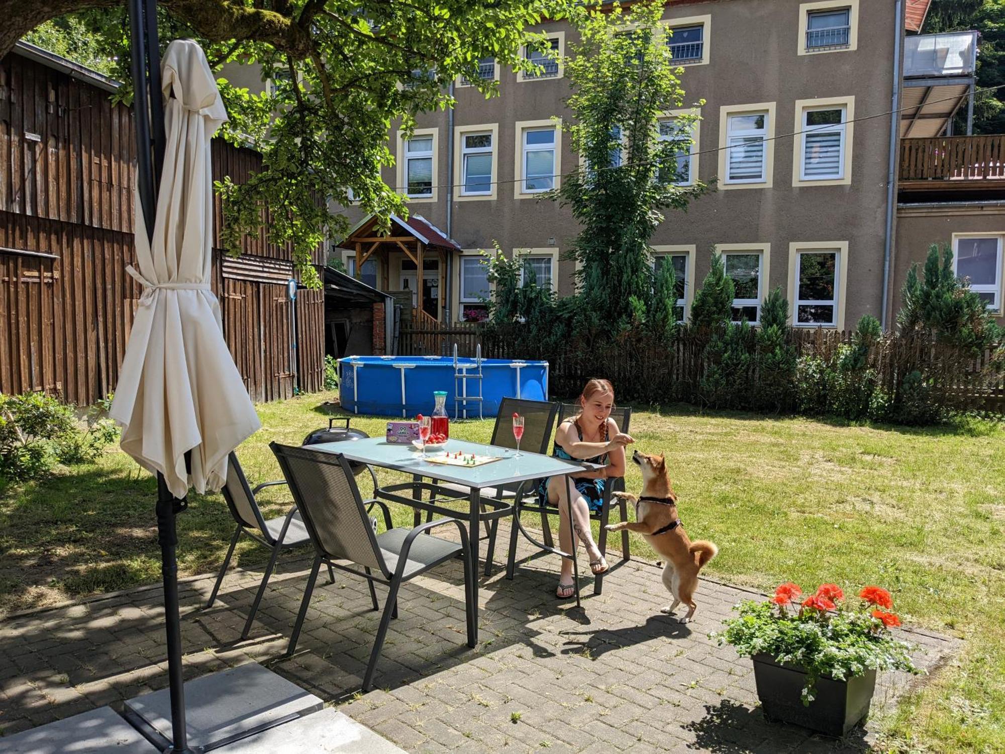 Apartment H1 - Urlaubsmagie - Pool & Terrasse Zum Entspannen Sebnitz